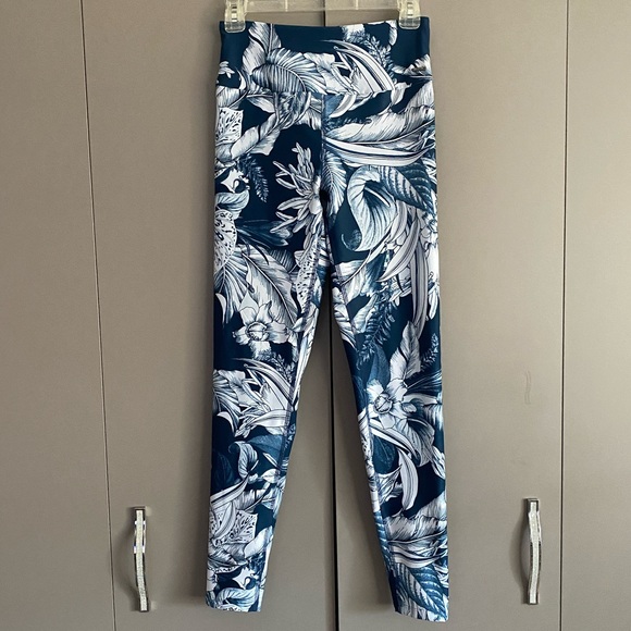 Maaji Women’s High-Waisted Floral Navy Leggings - Picture 15 of 15